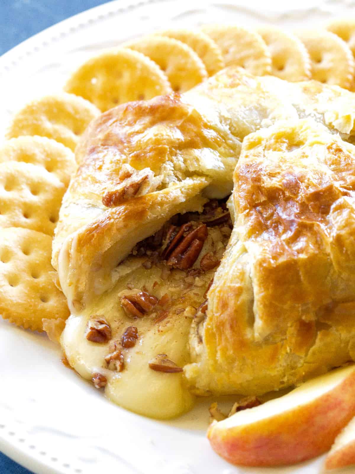 Baked Brie In Puff Pastry (Brie en croute with jam) - Amira's Pantry