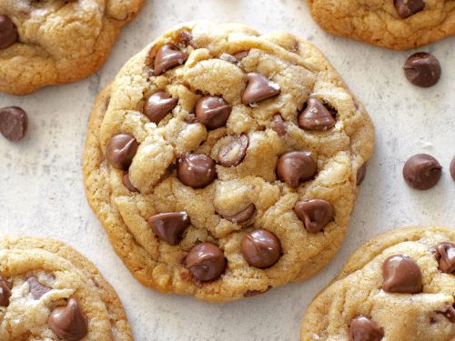 https://www.the-girl-who-ate-everything.com/wp-content/uploads/2009/05/big-fat-chocolate-chip-cookie-05-500x375.jpg