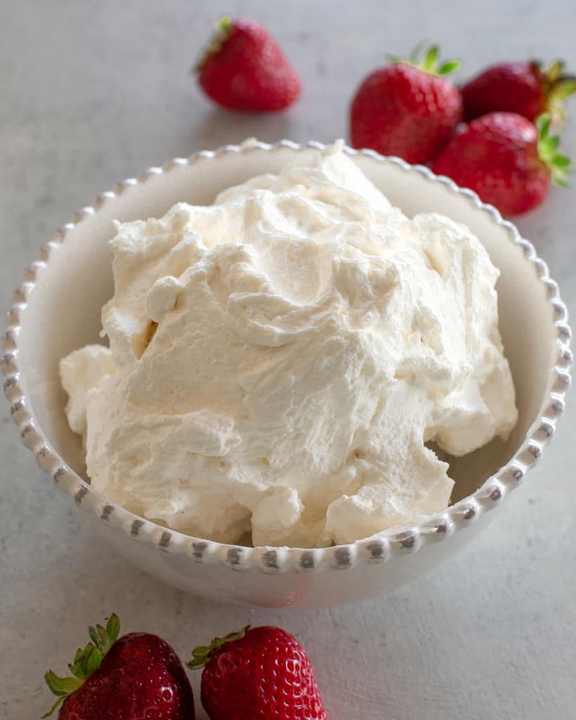 https://www.the-girl-who-ate-everything.com/wp-content/uploads/2010/05/homemade-whipped-cream-11.jpg