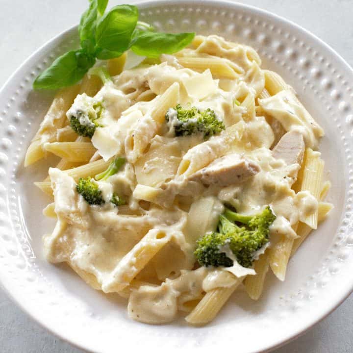 Chicken Broccoli Alfredo - The Girl Who Ate Everything