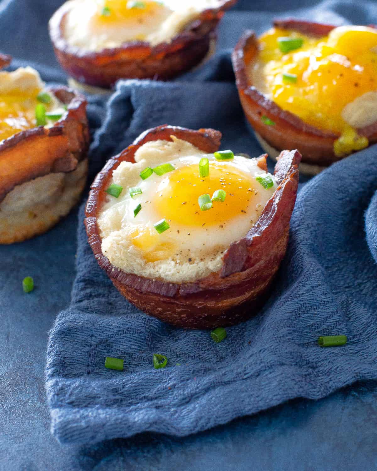 https://www.the-girl-who-ate-everything.com/wp-content/uploads/2010/12/bacon-egg-toast-04.jpg