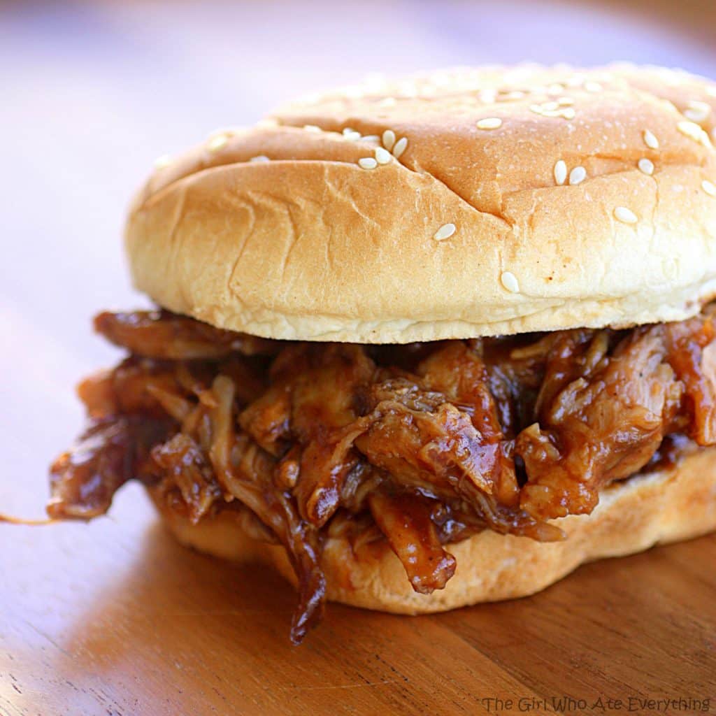 https://www.the-girl-who-ate-everything.com/wp-content/uploads/2011/05/pulled-pork-close-1024x1024.jpg