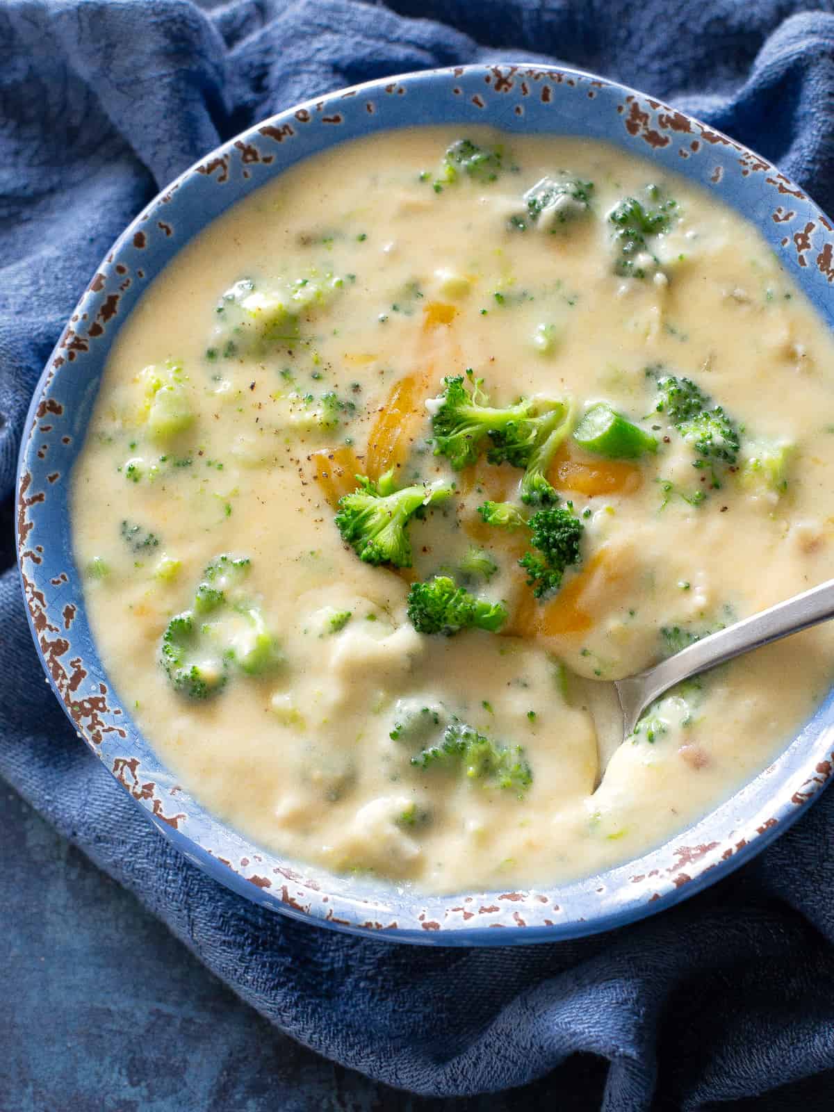 https://www.the-girl-who-ate-everything.com/wp-content/uploads/2011/11/broccoli-cheese-soup-20.jpg
