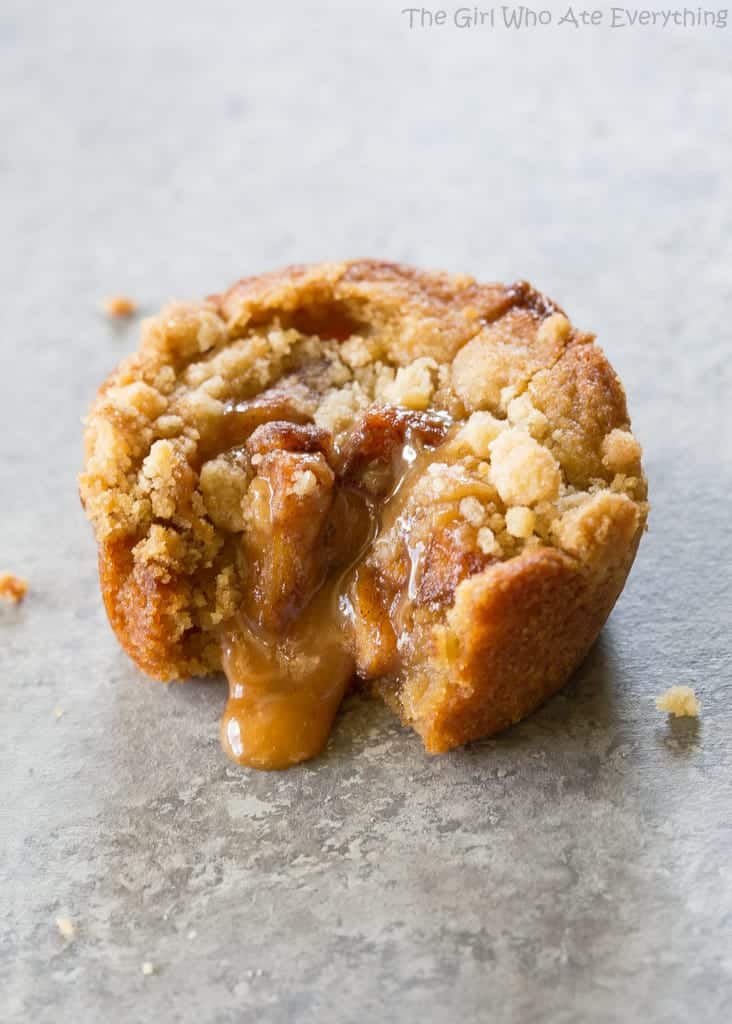 https://www.the-girl-who-ate-everything.com/wp-content/uploads/2014/09/salted-caramel-apple-cups-6-1.jpg