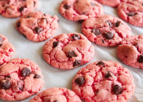 Strawberry Chocolate Chip Oreos - The Girl Who Ate Everything