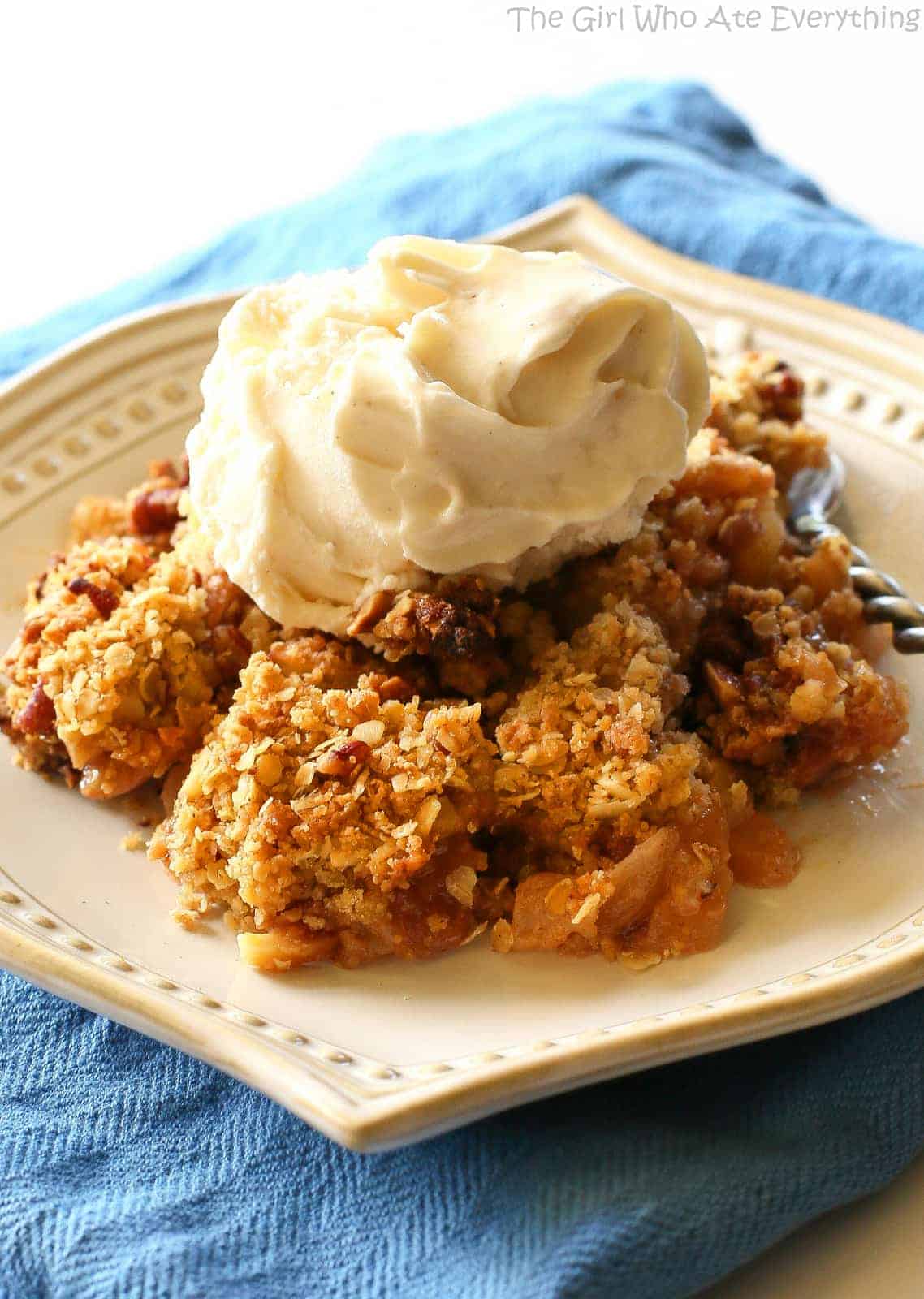 https://www.the-girl-who-ate-everything.com/wp-content/uploads/2015/11/apple-butterscotch-crisp-8.jpg