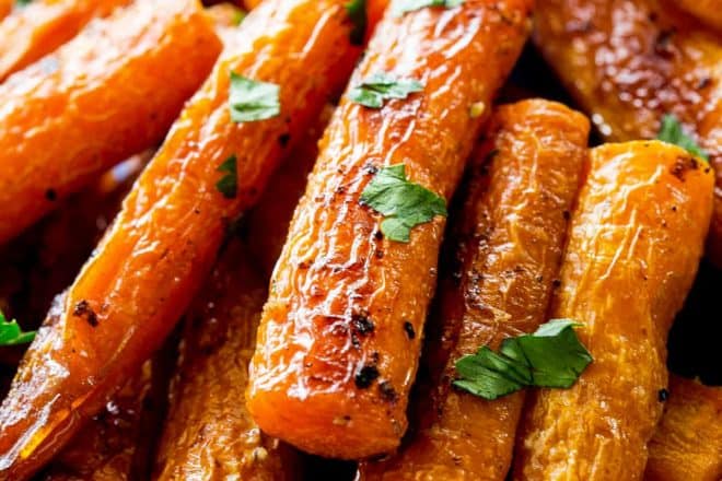 Roasted Carrots - easy and so good! the-girl-who-everything.com