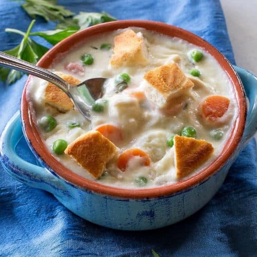 https://www.the-girl-who-ate-everything.com/wp-content/uploads/2017/03/chicken-pot-pie-soup-8-500x500.jpg