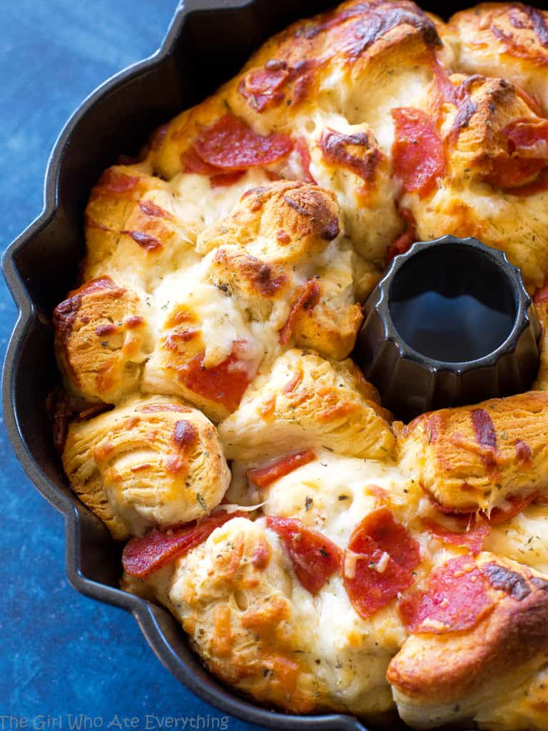 Pizza Monkey Bread Recipe (+VIDEO) - The Girl Who Ate Everything