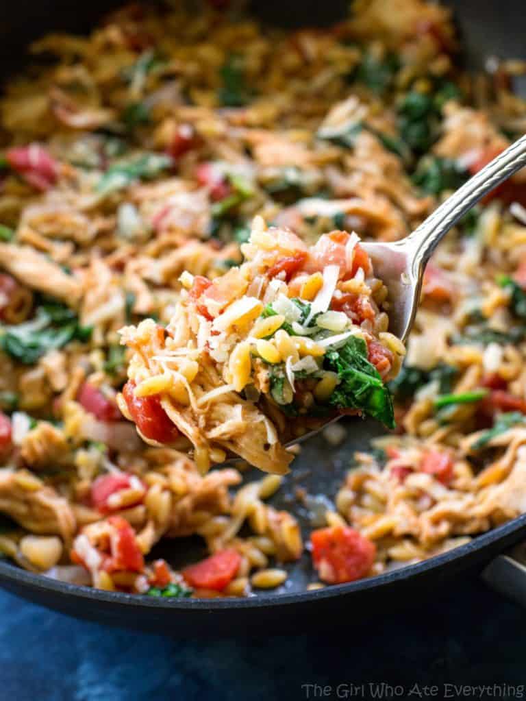 One Pan Chicken And Spinach Orzo (+VIDEO) - The Girl Who Ate Everything