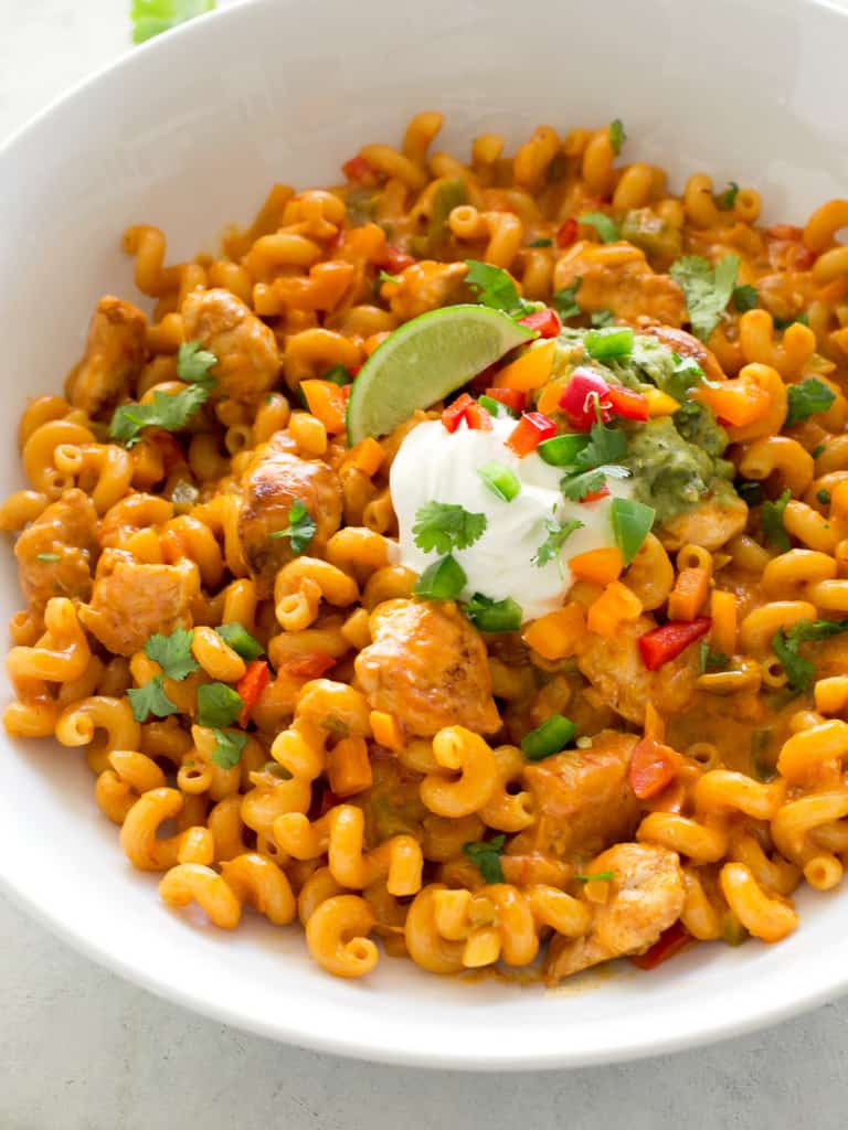 https://www.the-girl-who-ate-everything.com/wp-content/uploads/2021/02/one-pan-chicken-fajita-pasta-12.jpg