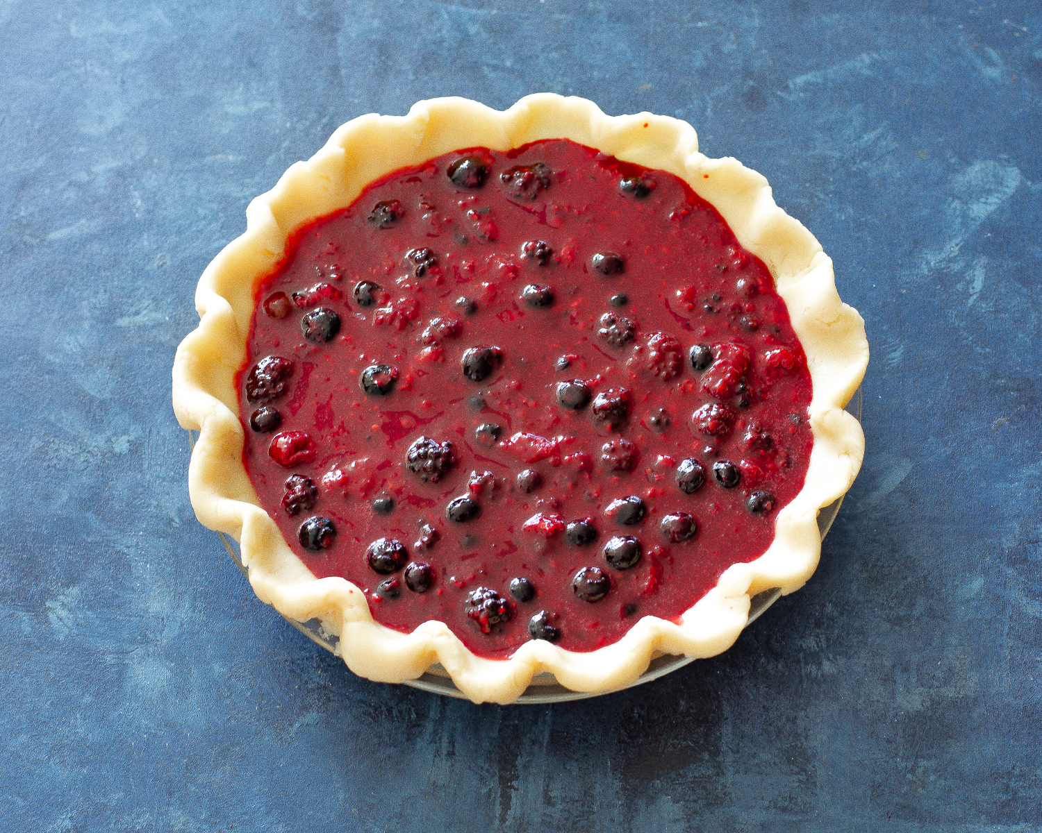 pie crust with berry filling